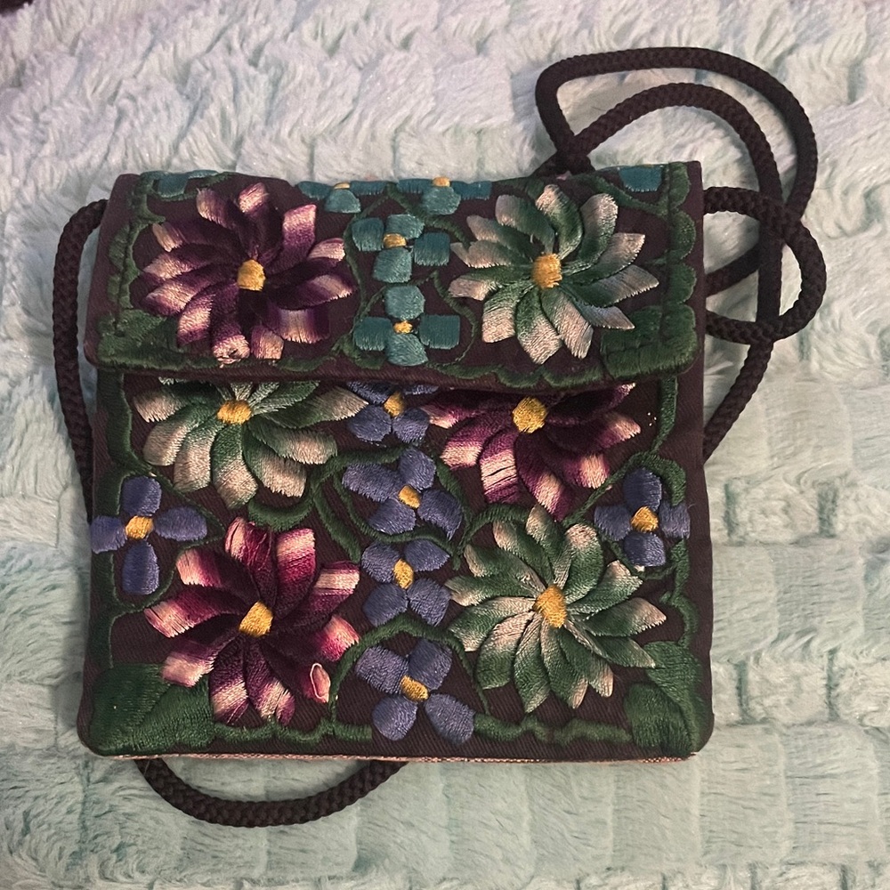 Retro Floral Embroidered Crossbody Bag